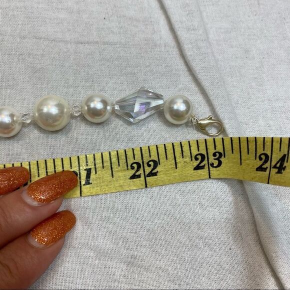 New Without Tags Faux Pearl and Crystal Necklace - Picture 3 of 9